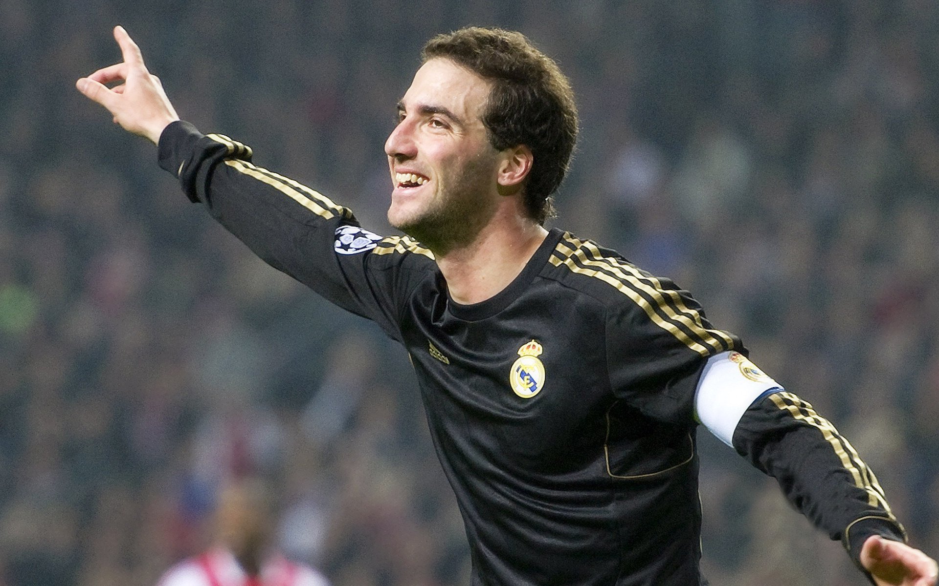 开云官网首页-法甲精彩纷呈，比分2-1，比赛中精彩远射，控球时间55%，传球成功率82%